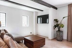 TV, stereo, offices