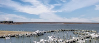 Walk to Main St: Condo w/ Pool Access in Crisfield