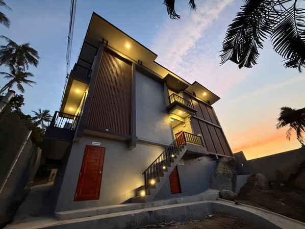 المنشأة من الخارج