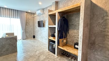 Classic Double Room, 1 King Bed, Balcony, Garden View | Minibar, in-room safe, desk, laptop workspace