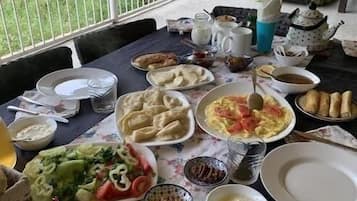 Alimentos y bebidas