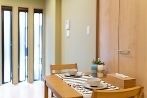 Standard Double Room, Non Smoking | In-room dining