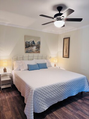 4 室のベッドルーム、アイロン / アイロン台、WiFi (無料)、ベッドシーツ