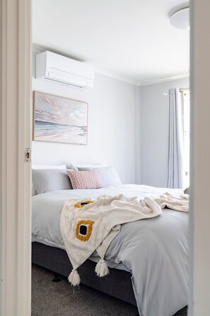 2 عدّة غرف نوم ومكتب ومكواة/لوح كي وواي فاي مجانًا