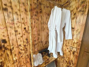 Classic Cabin, Balcony | 1 bedroom, laptop workspace, iron/ironing board, free WiFi