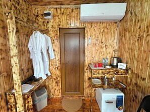 Classic Cabin, Balcony | 1 bedroom, laptop workspace, iron/ironing board, free WiFi