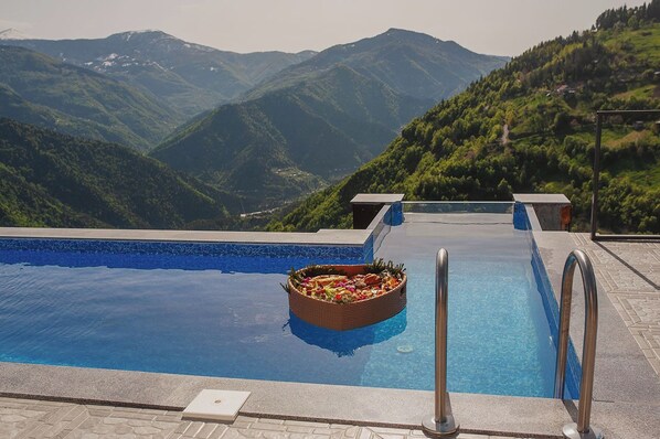 Außenpool, geöffnet von 09:00 Uhr bis 20:00 Uhr, Liegestühle