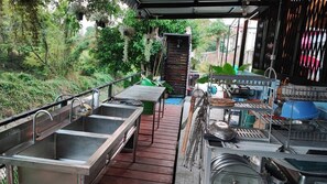 Shared kitchen - ChomTawan PhuphanDao Pool Villa  (Nakhon Nayok)