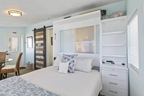 3 Schlafzimmer, Schreibtisch, Bügeleisen/Bügelbrett, WLAN