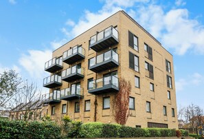 Exterior - Hybrid Resi - Greenwich | 1 Bed Apartment (London)