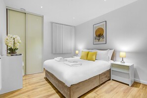 2 slaapkamers, een strijkplank/strijkijzer, reisbedje, gratis wifi