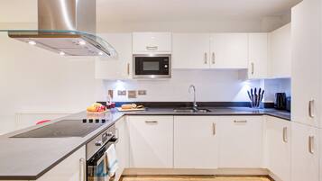 Fridge, stovetop, dishwasher, coffee/tea maker