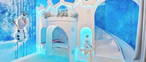 8 chambres, fer et planche à repasser, lit parapluie, Wi-Fi