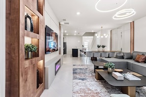 TV, fireplace