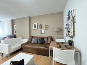 Huoneisto, tupakointi kielletty, osittainen merinäköala | 1 makuuhuone, tallelokero huoneessa, pimennysverhot, äänieristys