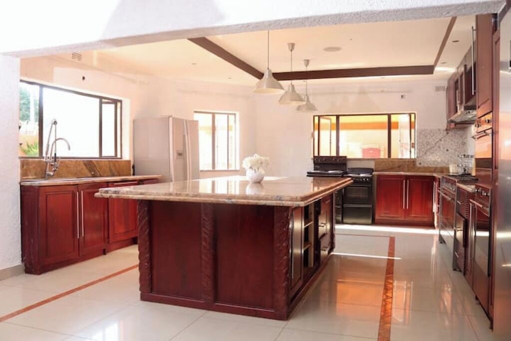 Mikrowelle, Ofen, Herdplatte, Geschirrspüler