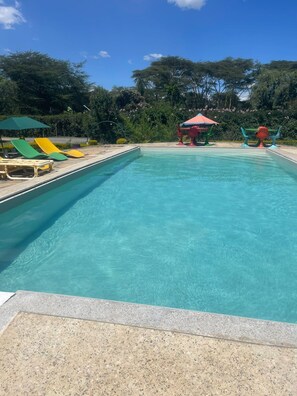 Pool - Serene 4bedroom villa in Naivasha with scenic views & shared pool close to lake (Naivasha)