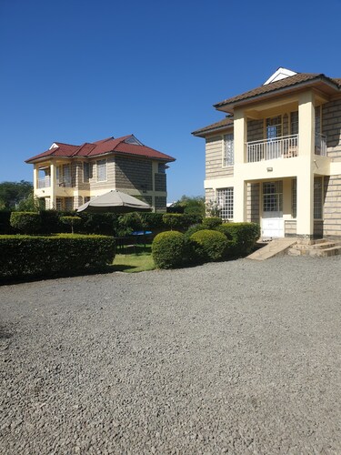 Serene 4bedroom villa in Naivasha with scenic views & shared pool close to lake