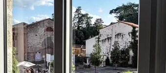 Duplex in charming neighborhood overlooking chateau, close to downtown and all amenities