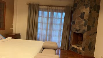 4 bedrooms, desk, free WiFi