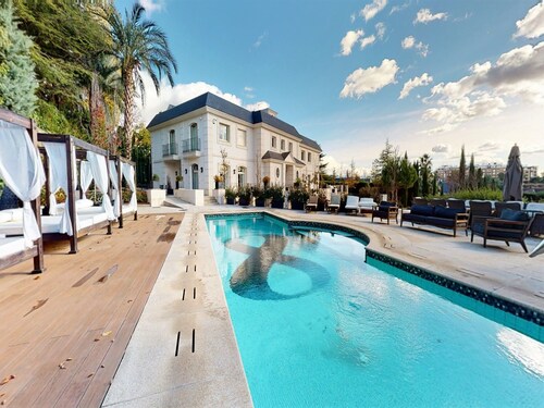 Majestic Villa With Swimming Pool