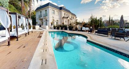 Majestic Villa With Swimming Pool