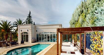 Majestic Villa With Swimming Pool