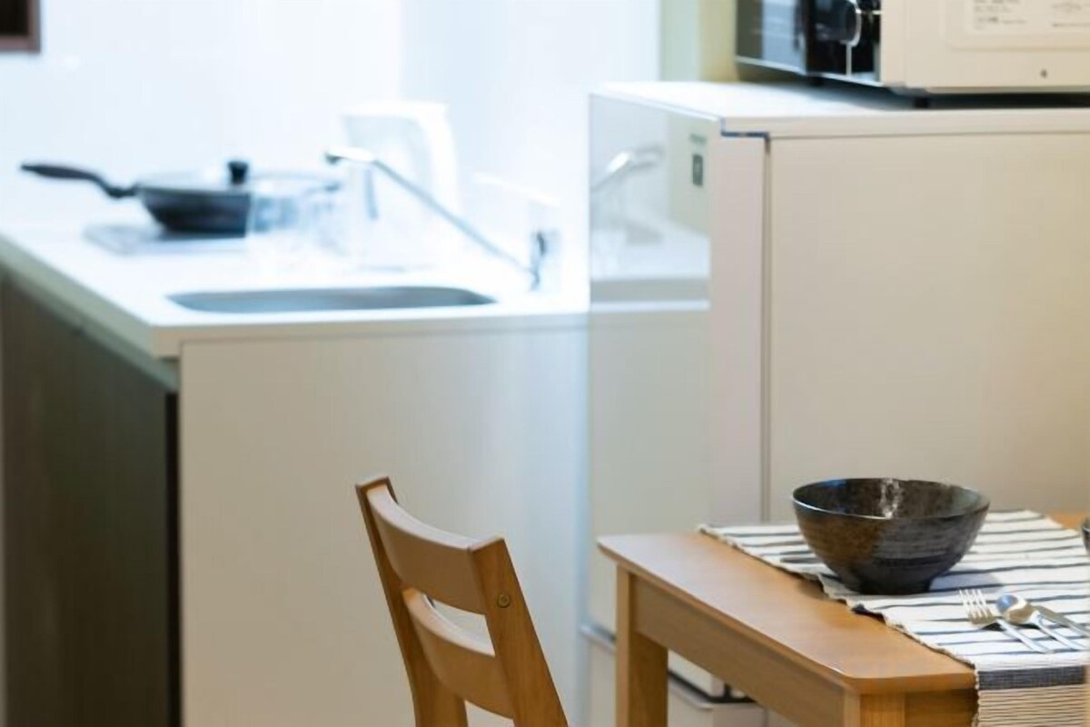 Private kitchen | Fridge, microwave, stovetop, electric kettle