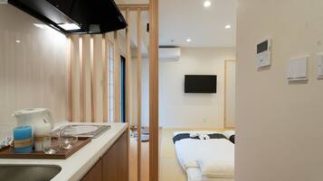 Standard Double Room, Non Smoking | Private kitchen | Fridge, microwave, stovetop, electric kettle