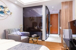 ห้องคอมฟอร์ทดับเบิลหรือทวิน, วิวเมือง | โต๊ะทำงาน, พื้นที่ทำงานแบบใช้แล็ปท็อป, Wi-Fi ฟรี