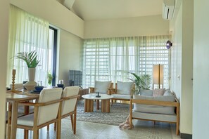 Deluxe Apartment | Living area