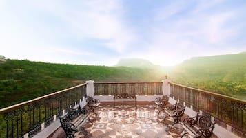 Luxury Villa | Balcony
