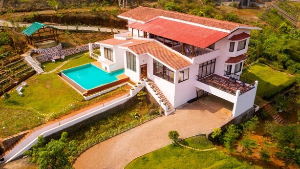 A modern two-story house with a swimming pool, a covered patio, and a well-maintained garden. - Villa 108 Amarja's Sierra Vista (Mawal)