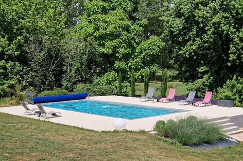 7 km from Tours! Bed and breakfast with kitchen, saltwater pool and air conditioning.