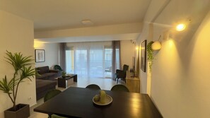 Leilighet – superior, ikke-røyk, kjøkken | Spisestue