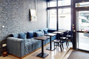 Coin salon dans le hall