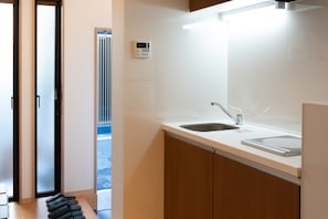 Standard Double Room, Non Smoking | Private kitchen | Fridge, microwave, stovetop, electric kettle - HANASTAY MATSU (Osaka)