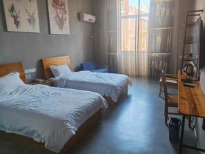Basic Double Room | Living area