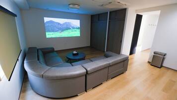 Presidential Apartment | In-room safe, blackout curtains, free WiFi