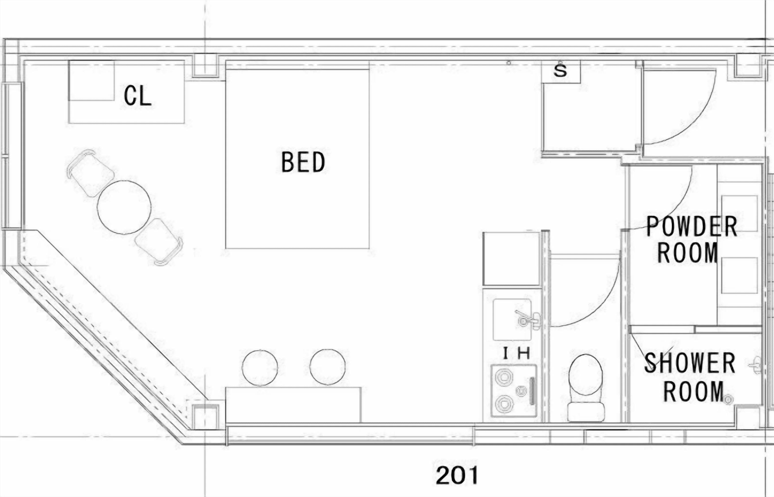 Plano de planta que muestra una cama, un aseo, un baño con ducha, otro aseo y un inodoro.