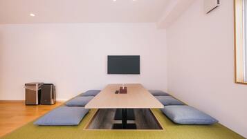 In-room safe, blackout curtains, free WiFi