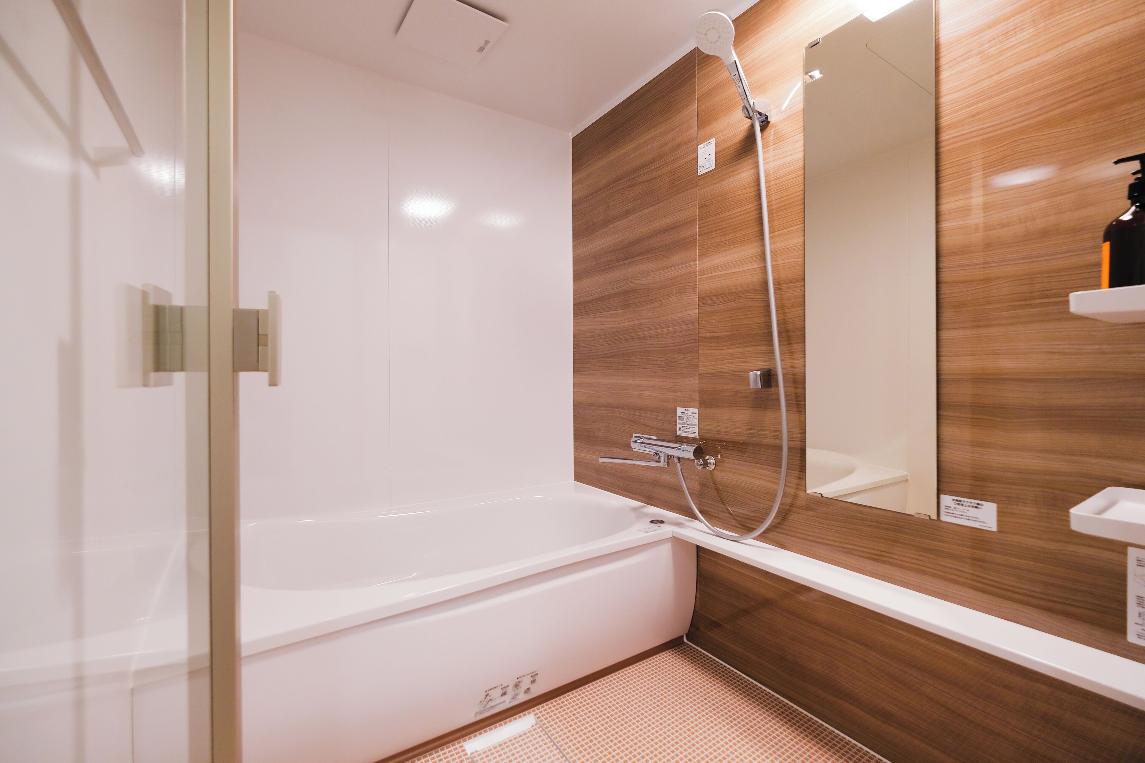 ヘアドライヤー、スリッパ、タオル、シャンプー