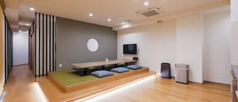 Deluxe Apartment, Non Smoking | Living area