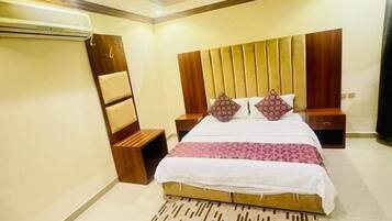 Iron/ironing board, free WiFi