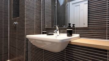 Comfort Apartment, City View | Bathroom