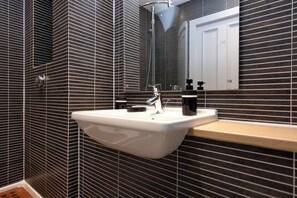 Comfort-Apartment, Stadtblick | Badezimmer