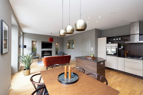 Comfort Apartment, City View | Living area - Stylish 2-bed flat in New Town (Edinburgh)