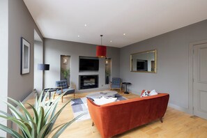 Comfort Apartment, City View | Living area - Stylish 2-bed flat in New Town (Edinburgh)