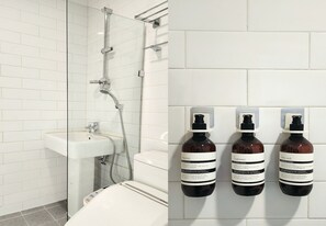 Hair dryer, slippers, bidet, towels