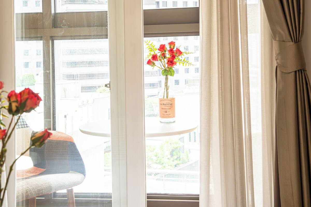 Chambre triple Deluxe, vue sur la ville | Couette en duvet, rideaux d’obscurcissement, accès au Wi-Fi (inclus)